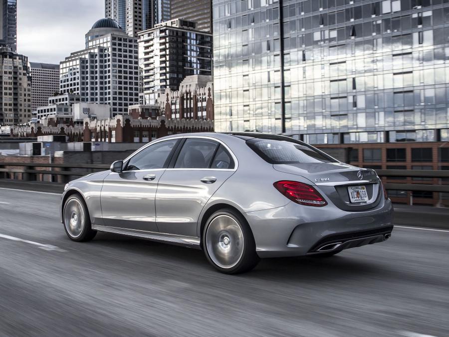  Mercedes-Benz C300 4Matic AMG Line 2015 года  (US) (фото 9 из 23)
